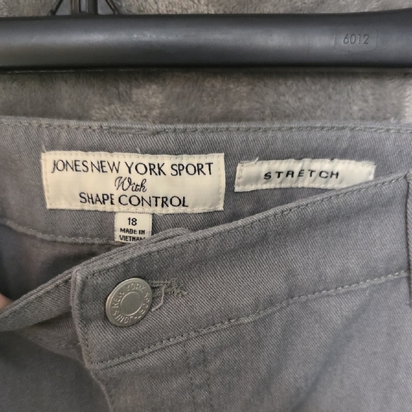 Jones New York Sport Gray Stretch Pants - Picture 2 of 10